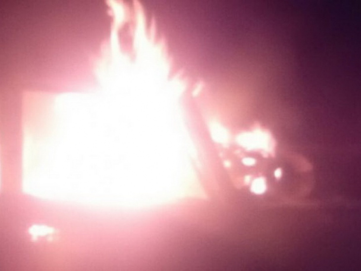 У Дніпрі згоріли два припаркованих автом…