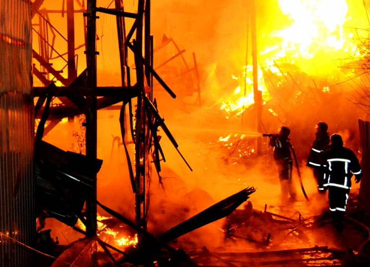 Появилось видео масштабного пожара в Оде…