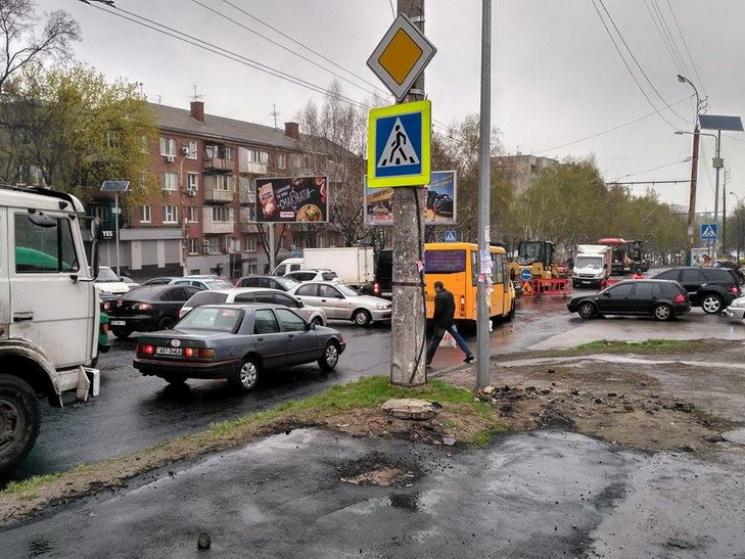 Из-за ремонта проспект Поля в Днипре сто…