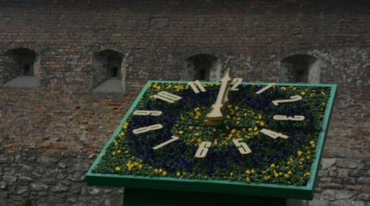 У Львові заквіт квітковий годинник…