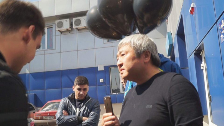 Одесские активисты поздравили экс-мэра З…