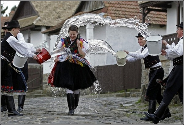 Великдень у сусідів: Угорські поливання…