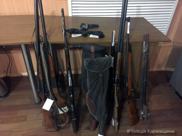 Харьковчане принесли в полицию пистолеты…