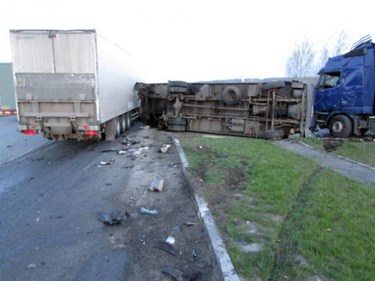 ДТП на Полтавщині: Зіткнулись три вантаж…