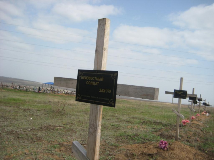 В Луганске нашли могилу 15-ти летней дев…