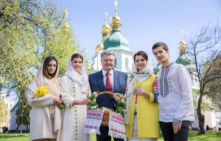 Петро Порошенко привітав українців з Вел…