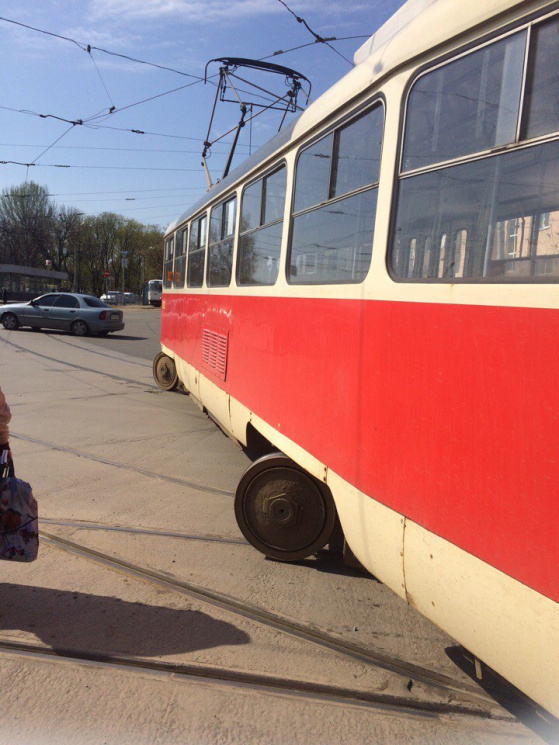 У Харкові на нових трамвайних коліях ста…