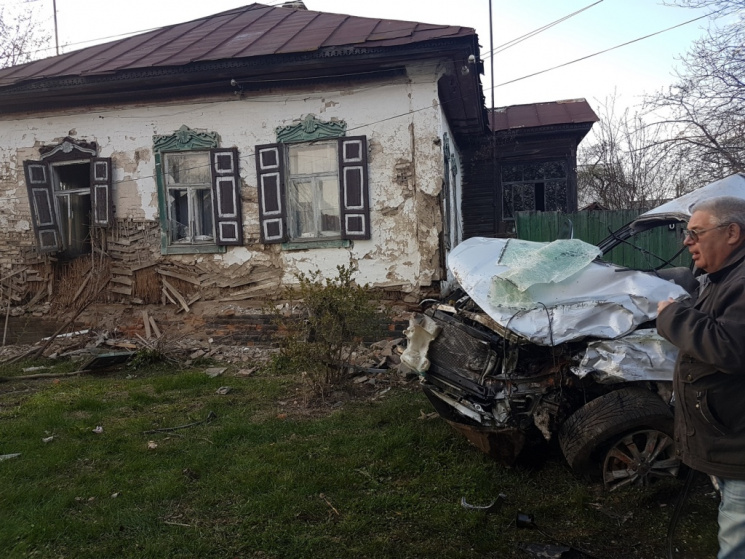 На Чернігівщині автомобіль врізався в бу…