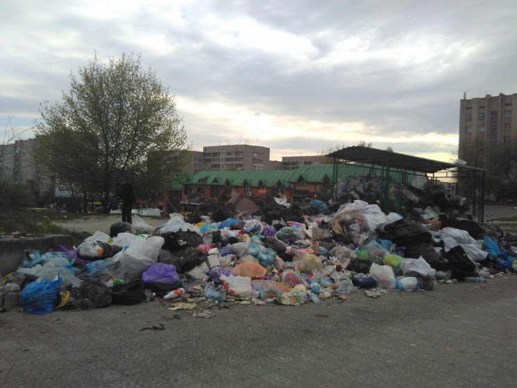 У Львові облаштували звалище сміття біля…