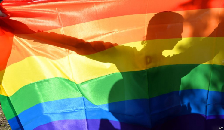 В Николаеве разгромили офис ЛГБТ…