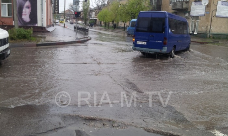 Мелітополь "поплив" через потужний дощ (…