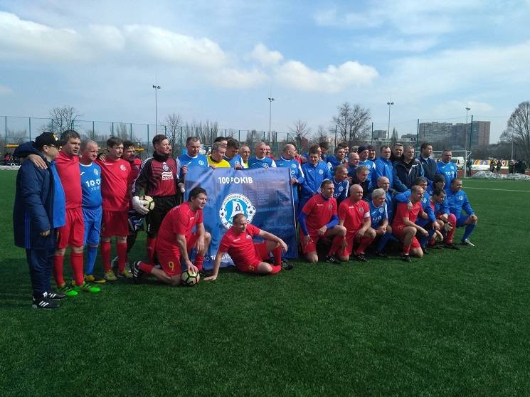 Ветерани "Дніпра" виграли перший матч на…