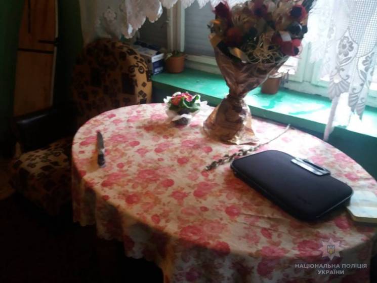 На Мукачівщині жінка встромила гостю ніж…