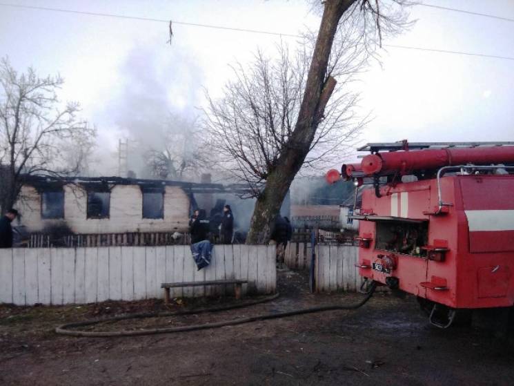 На Житомирщині згорів будинок багатодітн…