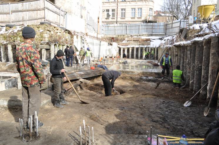 Археологи розкопали у центрі Львова унік…