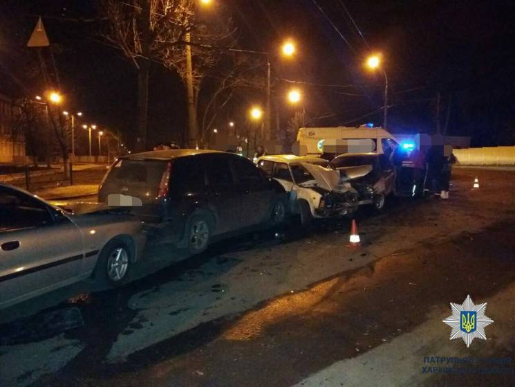 В Харькове четыре авто не поделили перек…