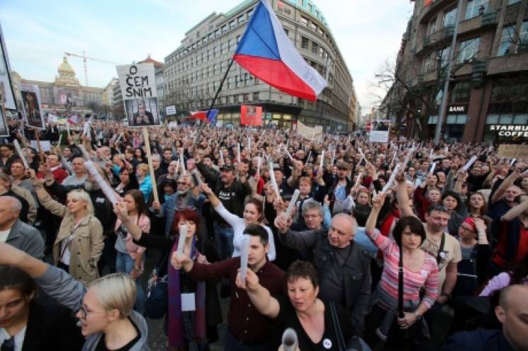 У Чехії тисячі демонстрантів вимагали но…