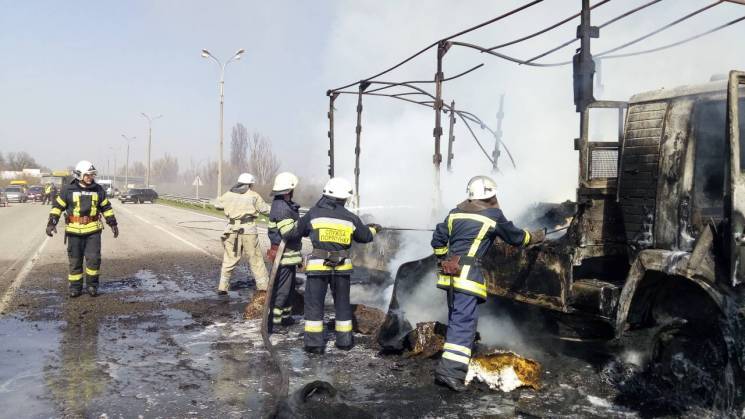 У передмісті Дніпра вантажівка загорілас…