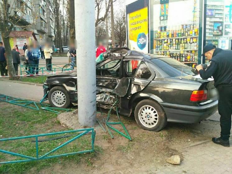 В Харькове водитель BMW вылетел на троту…