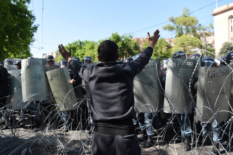 Протести в Єревані: Чому вірмени вийшли…