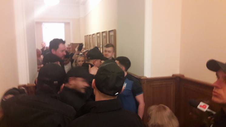 В Харькове потолкались активисты и охран…