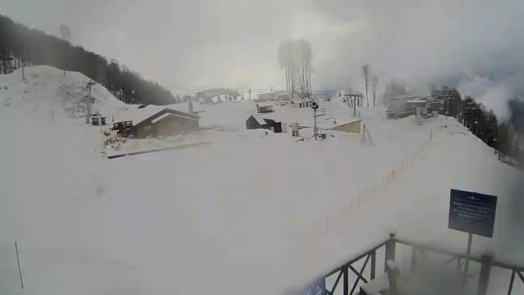 На России курорт засыпало снегом в апрел…