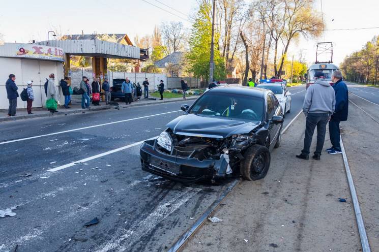 У Дніпрі легкова автівка протаранила зуп…