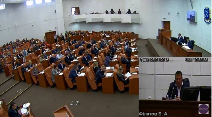 Депутати Дніпра у сесійній залі знов спе…