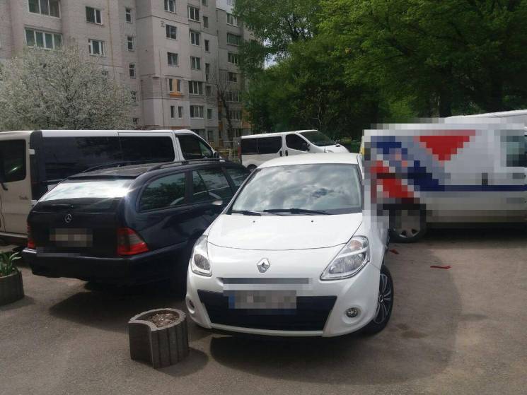 "Припаркованный" автомобиль в Хмельницко…