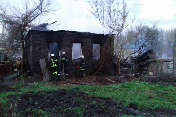 В Харькове сгорел заброшенный дом и груз…