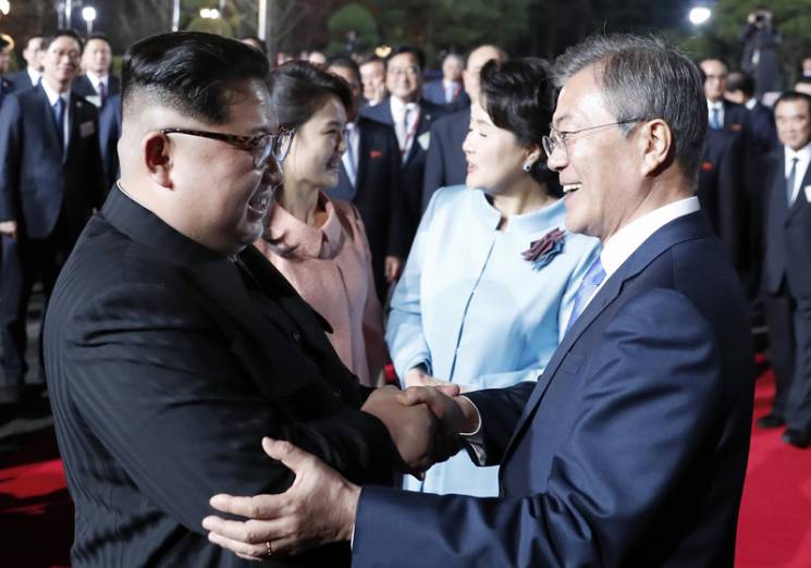 Новая эра Корей: Кто заказал "пхеньянску…