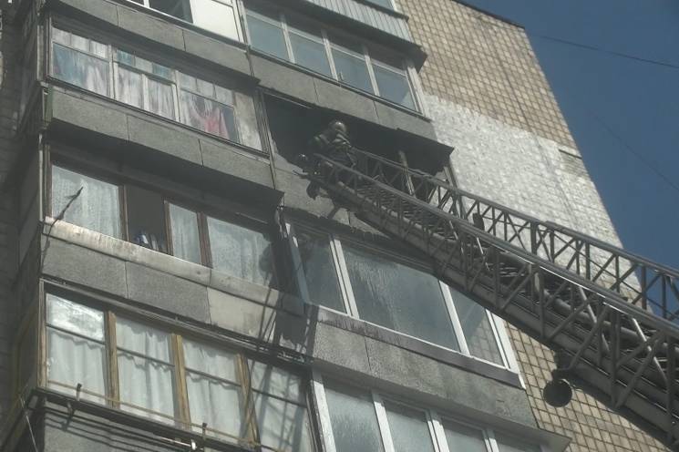 Пожар в Харькове. Из горящей многоэтажки эвакуировали 20 человек