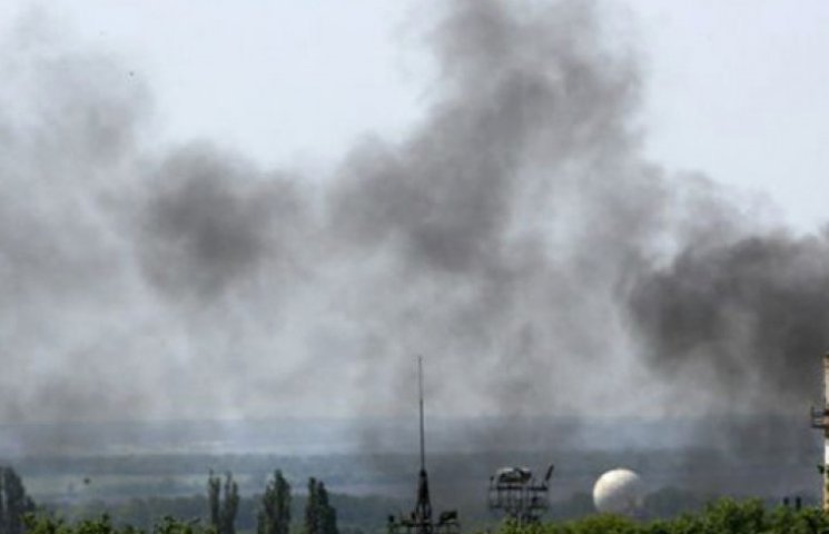 Ночью Донецк бомбили с воздуха, трое пог…