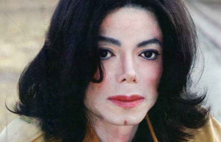 Мертвого Майкла Джексона знову звинувати…
