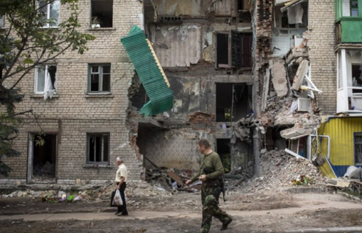 Центр Донецка разрушен после массированн…