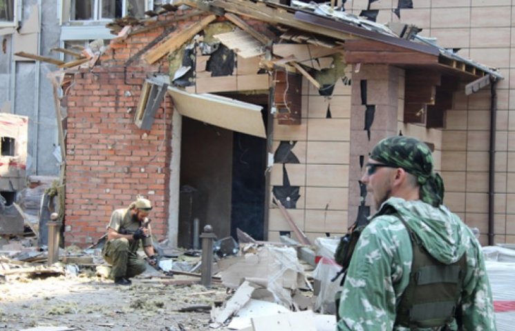 Боевики обстреляли Донецк из тяжелых ору…
