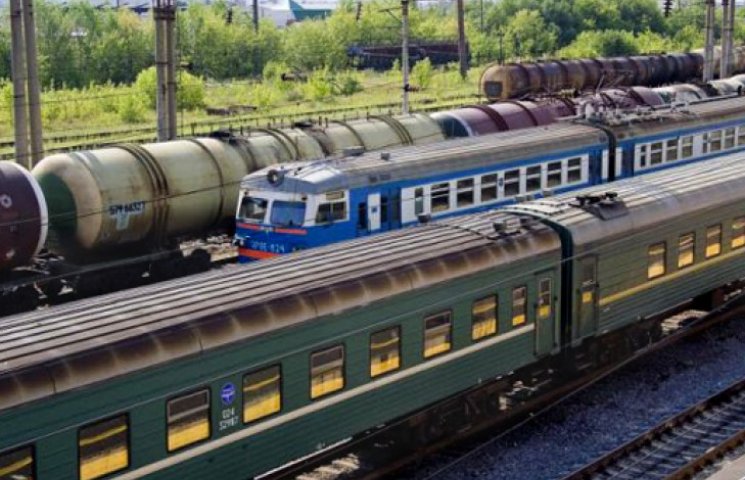 У Донецьку затишшя, поїзди ходять зі збо…