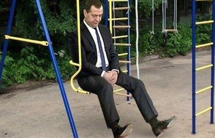Россияне высмеяли «уход Медведева» в соц…