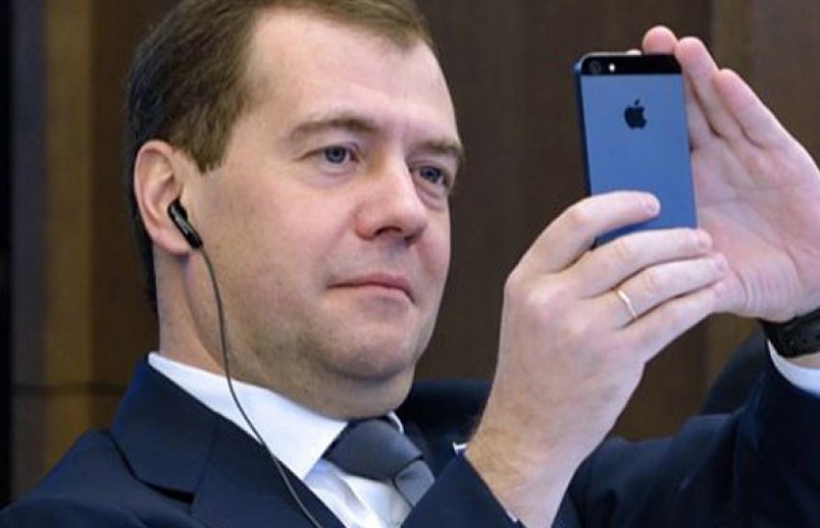 Хакеры добивают Медведева - похищены его…