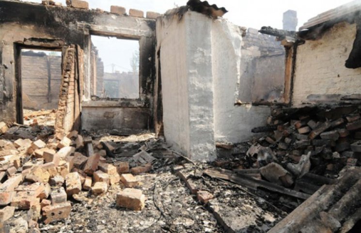 Бои в Донецке: дотла сгорела школа, разр…