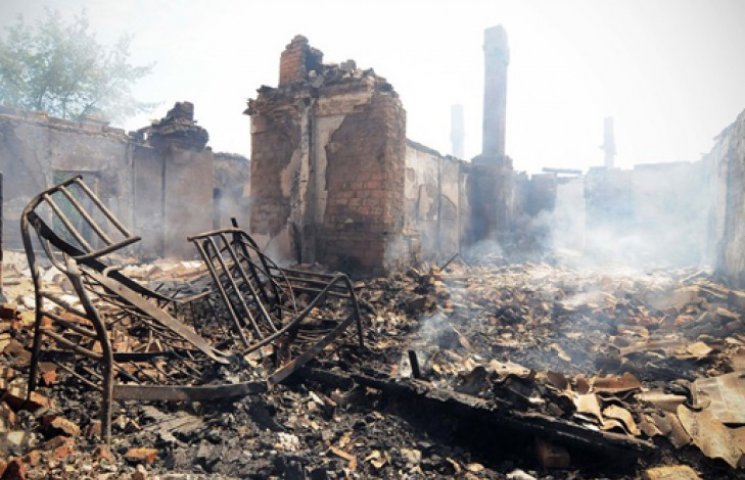 Донецк под артобстрелами: разрушены дома…