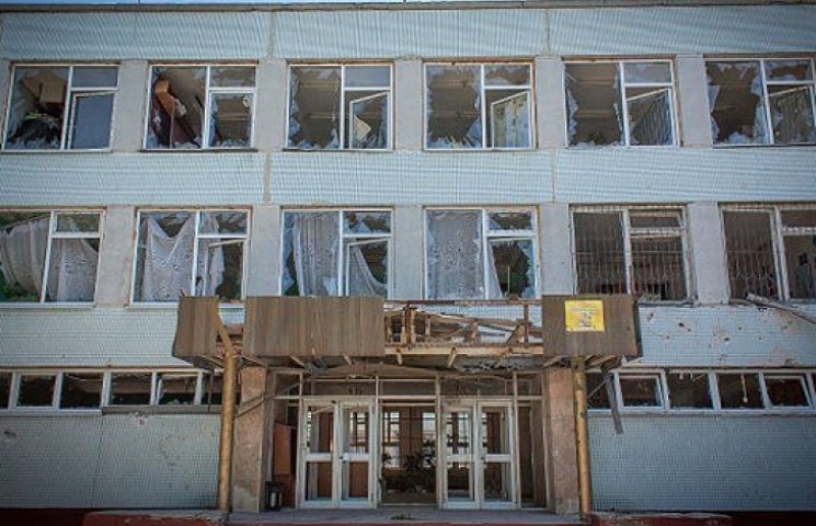 В Луганске террористы разбомбили школу…