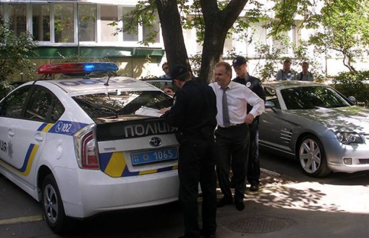 Київські "копи" оштрафували прокурора Пе…