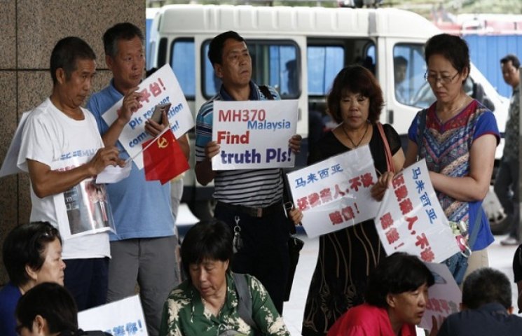 Родичі пасажирів рейсу MH370 вимагають п…