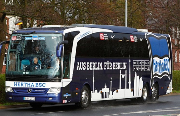 У Німеччині обстріляли автобус футбольно…