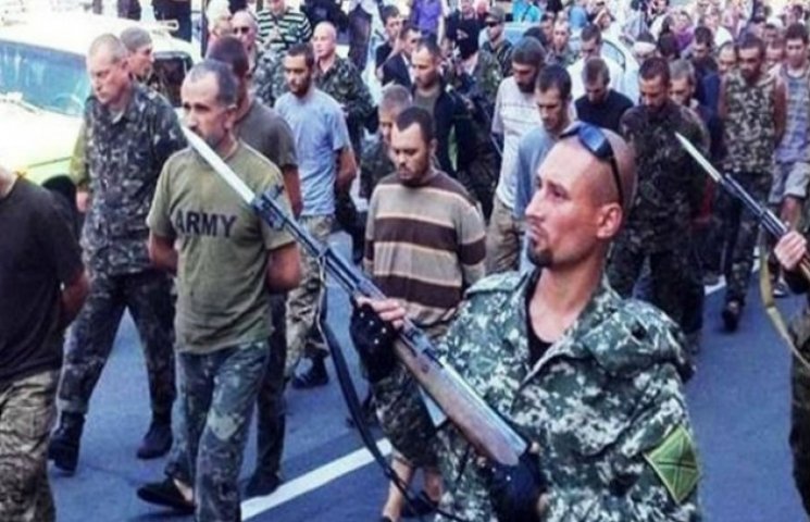 Кремль наказав "ДНР" провести "парад вій…