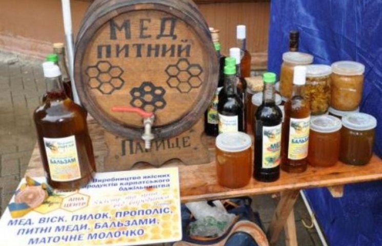 Ужгород три дні мед-пиво пив…