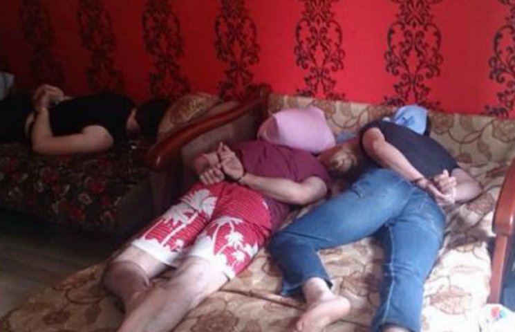 В Киеве задержали вооруженных до зубов т…