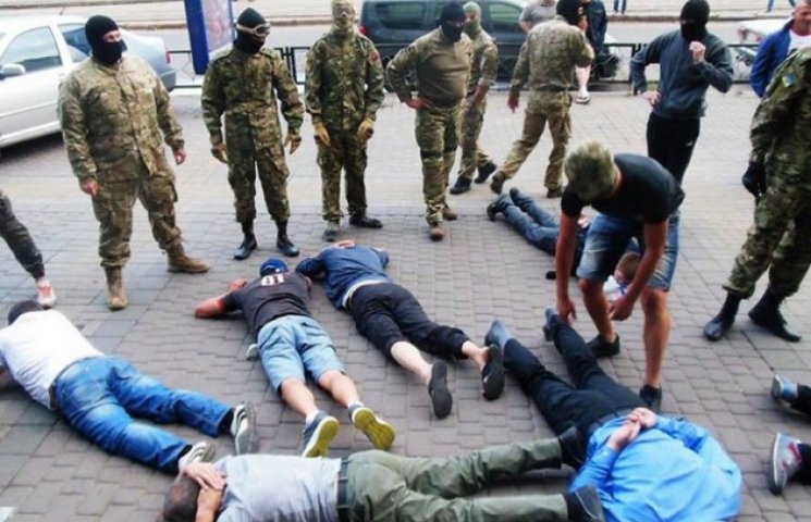 В Харькове активисты в камуфляже разгром…