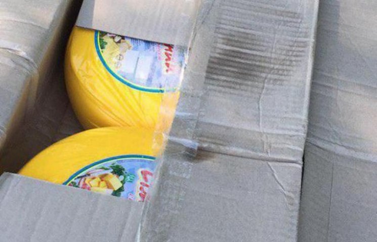 На Сумщині затримали "контрабандний" сир…